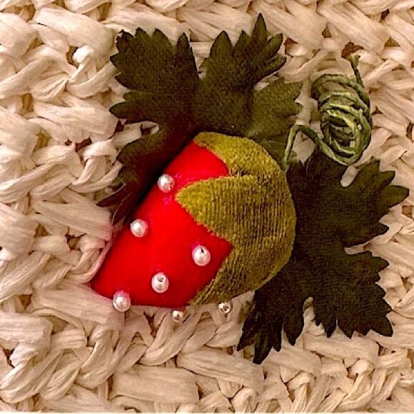 Vintage Magid 1960's White Rafia Straw Purse With Strawberries Made in Japan - Picture 6 of 12